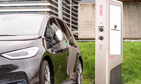 digital signage media player, electric car, car-charging, dooh, digital-out-of-home